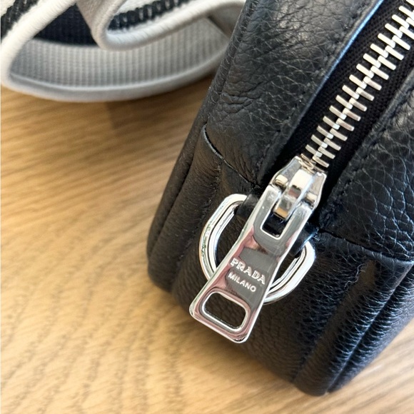 PRADA Logo-Plaque Small Leather Crossbody Bag in Black - Picture 9 of 16